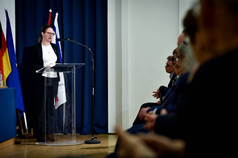 4096-2726-max (3).jpg